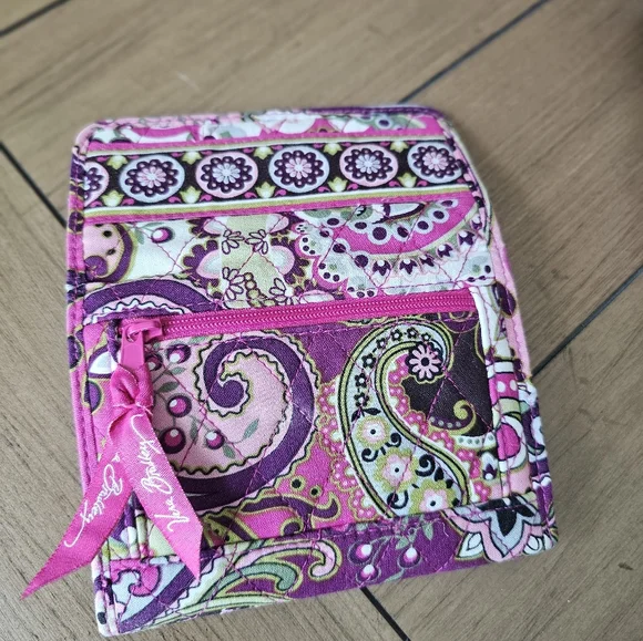 Vera Bradley "Frannie" bag and matching wallet in "Very Berry Paisley" print - Picture 9 of 13